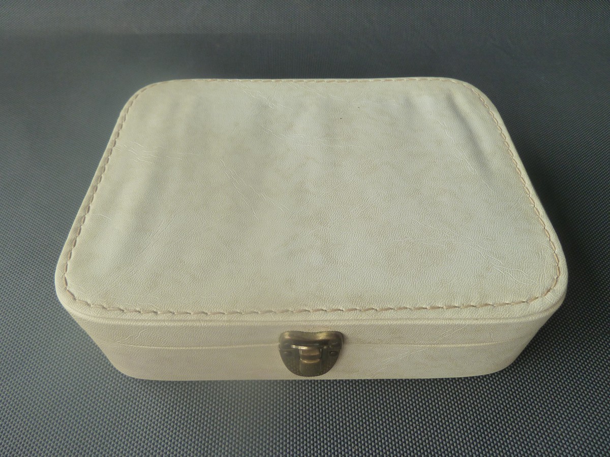 Ancienne Trousse De Toilette En Cuir Vintage - Déco Salle De Bain