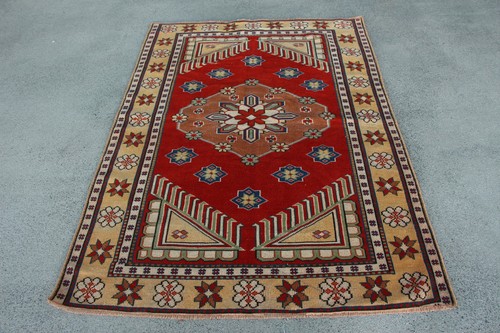 Vintage Rug 4,3x5,7 ft (130x173 cm), Red Check Turkish Rug