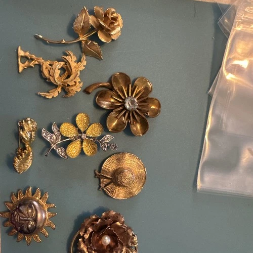 Vintage and Modern Costume Jewelry Lot 601