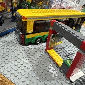 LEGO City 60154 Bus Station 100% Complete Box & Instructions Excellent Condition