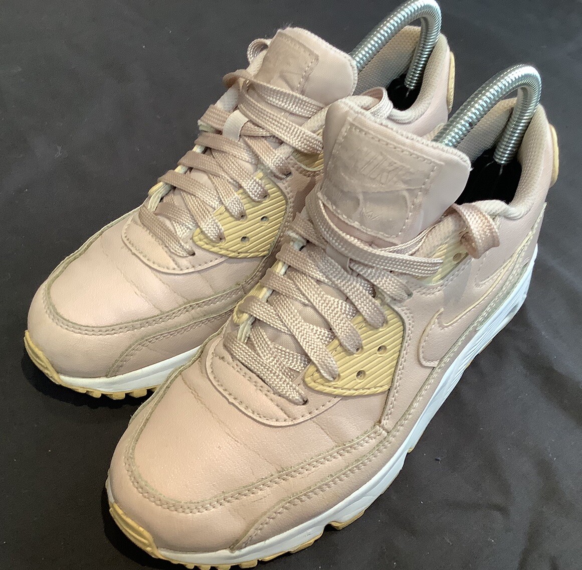 nude nike airmax
