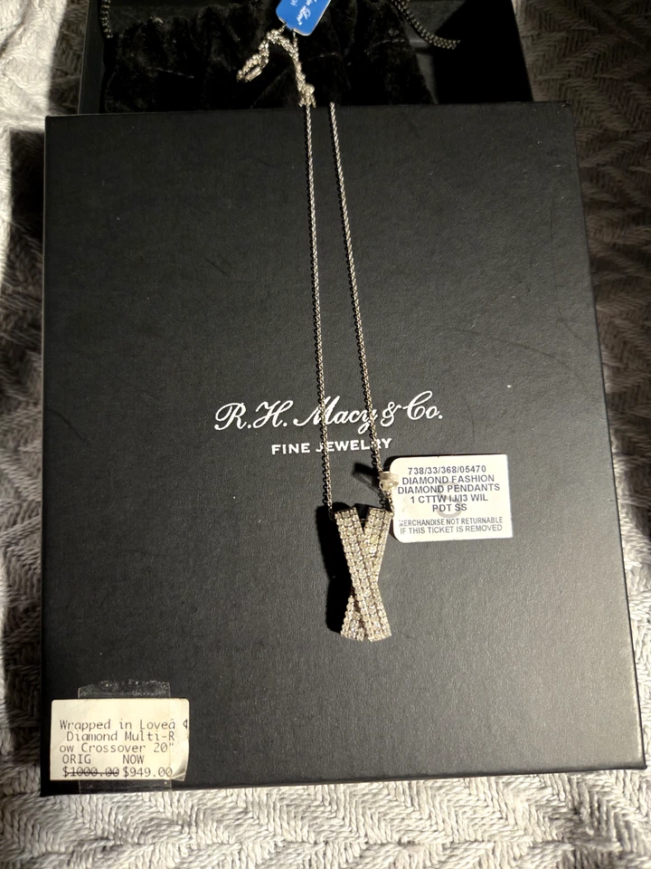 Collar Colgante Envuelto en el Amor Diamante Multi-Fila Cruzado 20" (1 ct. t.w.) en Foto 2 de 4