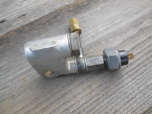 Porsche 356/ 912 Oil Distributing Piece with Temperature sender #1 C#40 - Picture 4 of 5