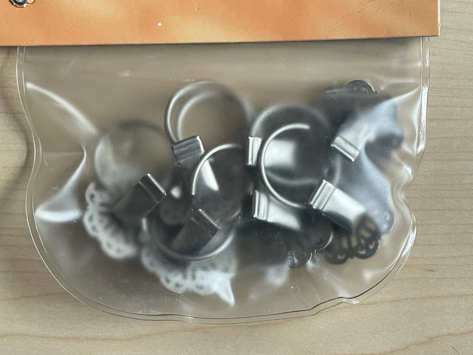 (1) Paquete UMBRA Rosetta Cortina Cortina Redonda Metal Clip Anillos Peltre 7 piezas Nuevo en Paquete Foto 3 de 4