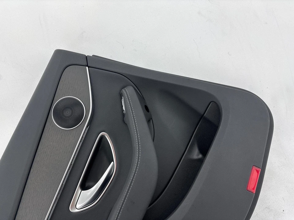 Cubierta de moldura de panel de puerta trasera izquierda Mercedes-Benz W205 C300 2017-2021 OEM Foto 2 de 4