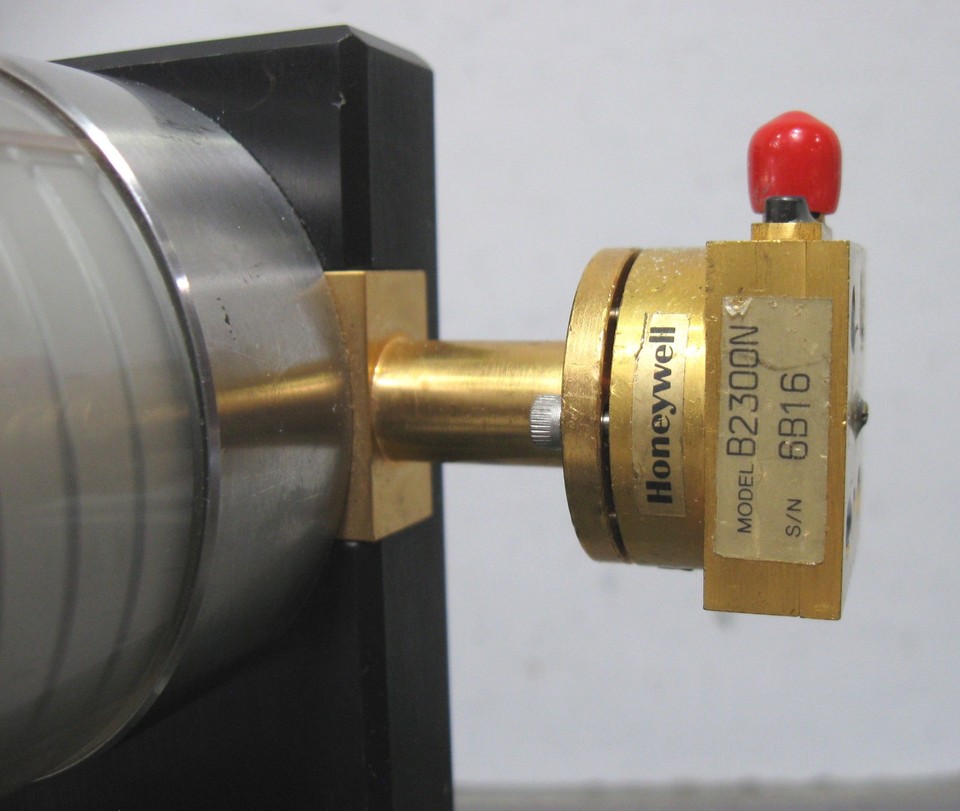 Fréquencemètre à Guide D'ondes Hughes 45712H-1000 - Occasion, Testé Fonctionnel