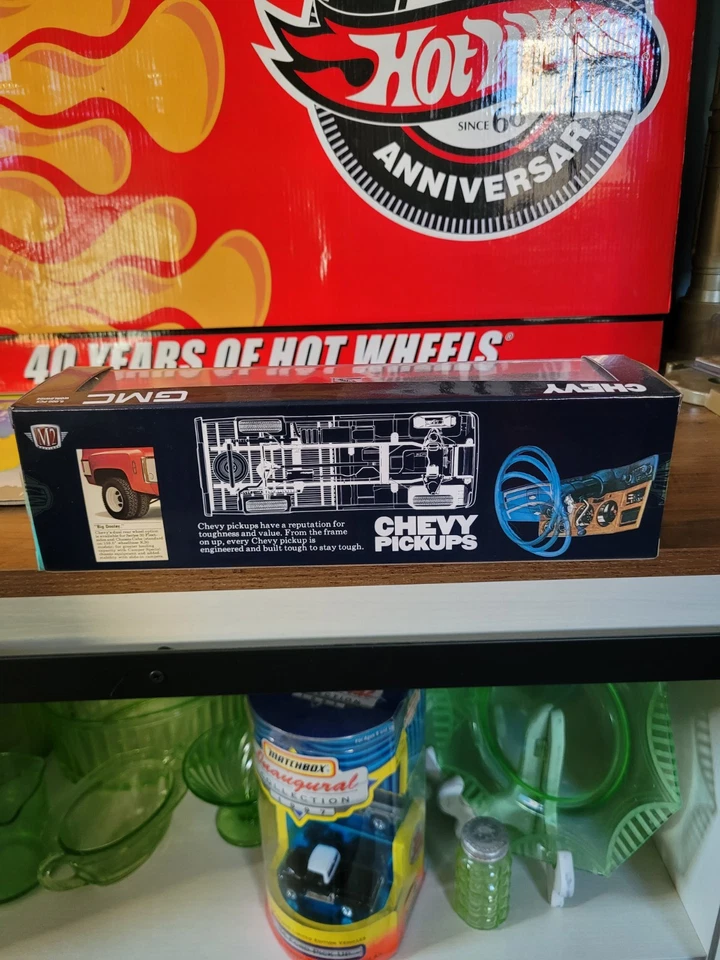 M2 Machines 73 Chevy Cheyenne Super 30 Dually Squarebody 75 GMC Sierra Grande - Image 3 of 4