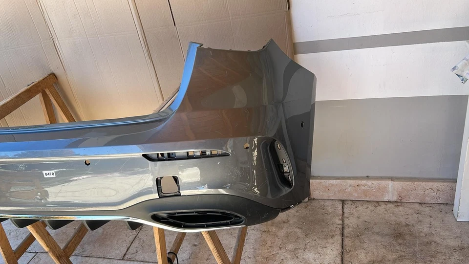 PARAURTI POSTERIORE CLASSE A W177 PREMIUM AMG ORIGINALE NERO / GRIGIO MONTAGNA - Immagine 2 di 4