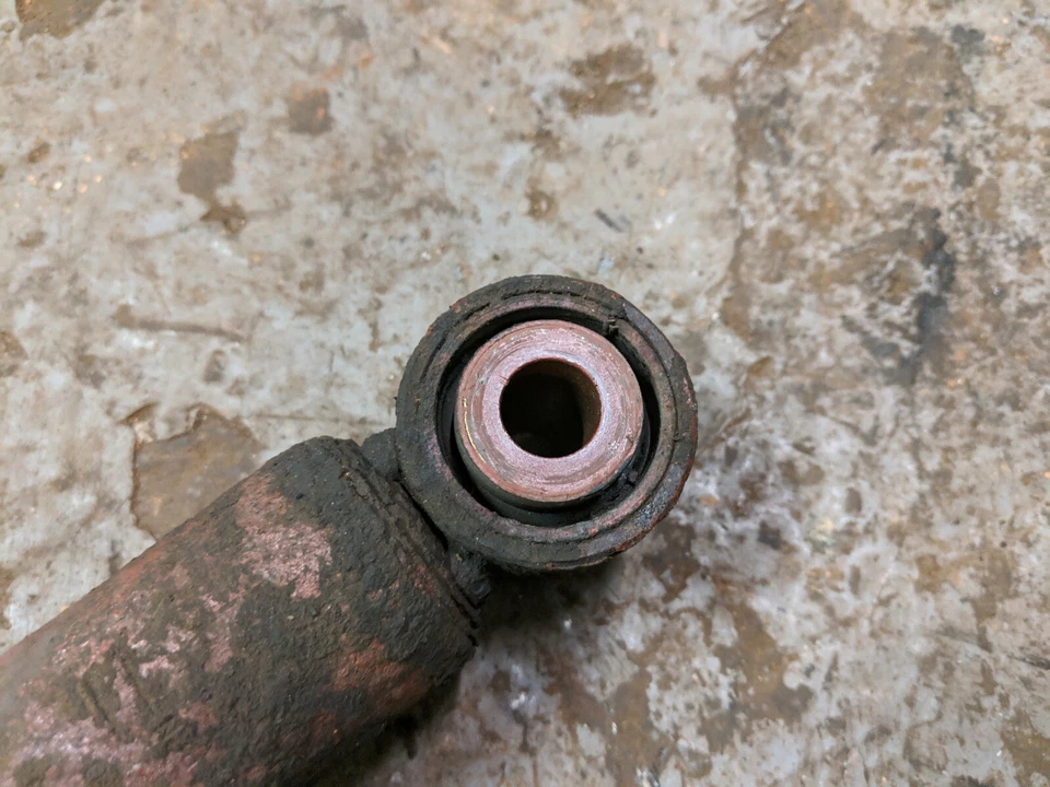 AUDI A4 B7 ESTATE SHOCK ABSORBER SUSPENSION LEG OSR DRIVER REAR - Image 2 of 3