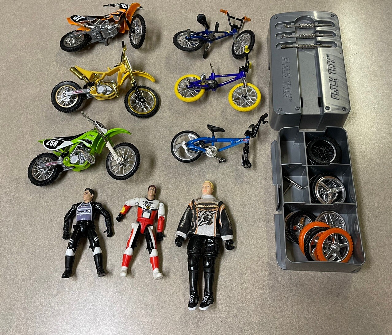 LOT Flick Trix Finger Dirt Bike BMX Figures Parts Accessories Kawasaki