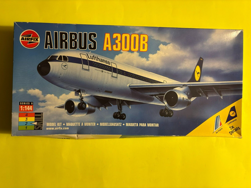 LUFTHANSA AIRBUS A 330B AIRLINER MODEL KIT 1/144 SCALE AIRFIX NEW COOL LOOK!!