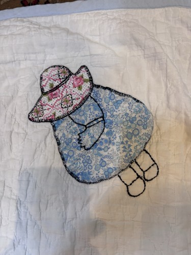 Trapunta Vintage Fatta a Mano Sunbonnet Sue 78” X 72” Cotone Decorazione Country Cottage - Foto 7 di 9