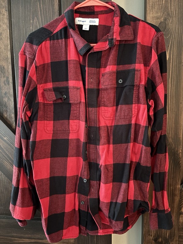 Old Navy Men's Red Black Plaid Flannel Button-Up Shirt Long Sleeve Size L