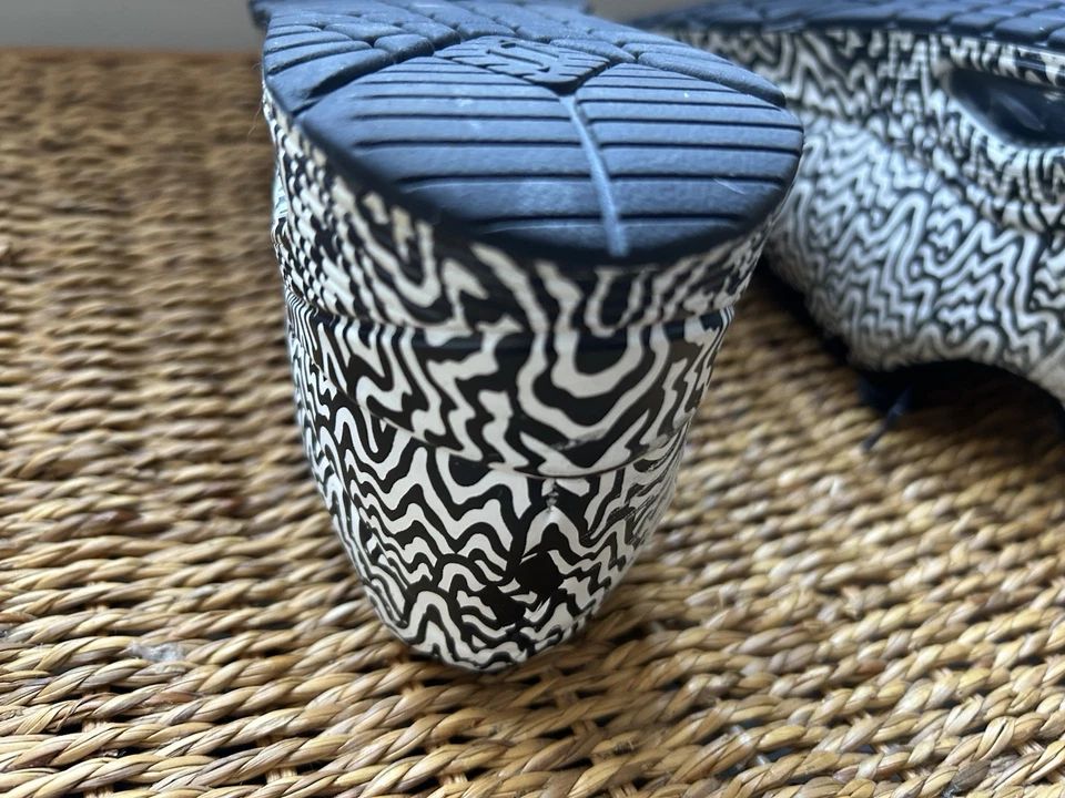 Jen Stark: Zapatilla deportiva de goteo Uno-Infinite Skechers talla 6,5 Streetwear arte mural Foto 3 de 4