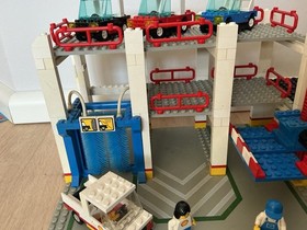LEGO Town 6394 Parking Garage Gas Station Metro Park & Service Tower