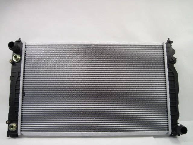 RADIATOR Audi A4 A6 Passat 1996 96 97 98 99 00 - 04 05 555130 Foto 2 de 4