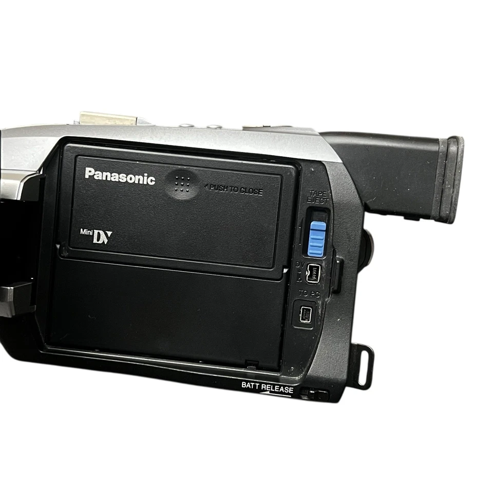 Panasonic Palmcorder PV-DV701 Mini DV Video Camcorder (PARTS/REPAIRS ONLY) - Image 4 of 4