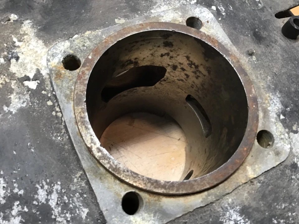 Ossa Super Pioneer 350 1976 cilindro OEM jarra montañero bonita con bonitas aletas Foto 2 de 4