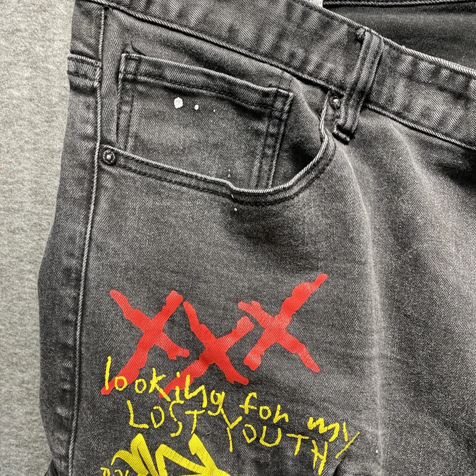 Smoke Rise Black Denim Cut Off Cargo Shorts Graffiti Flames Paint Splatter Sz 44 - Image 4 of 4