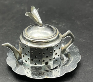 Mini Teapot Kettle with Drip Tray Loose Leaf Tea Infuser-Stainless Steel