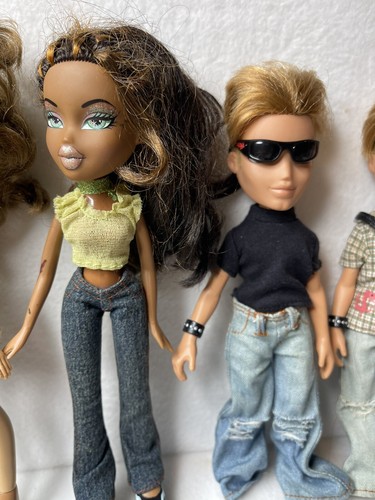 HUGE Lot of Bratz Dolls Clothes Shoes Accessories Brushes OVER 100 pieces MGA - Picture 5 of 22