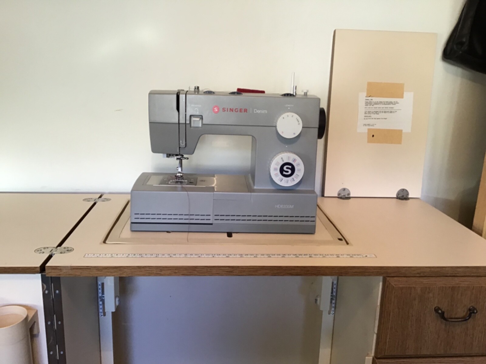 Horn Sewing Machine with 4 drawers extending surface lots of