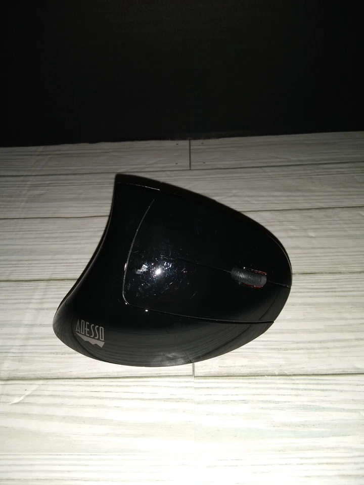 Adesso iMouse E10 2.4 GHz RF Adjustable DPI Wireless Vertical Ergonomic Mouse - Image 4 of 4