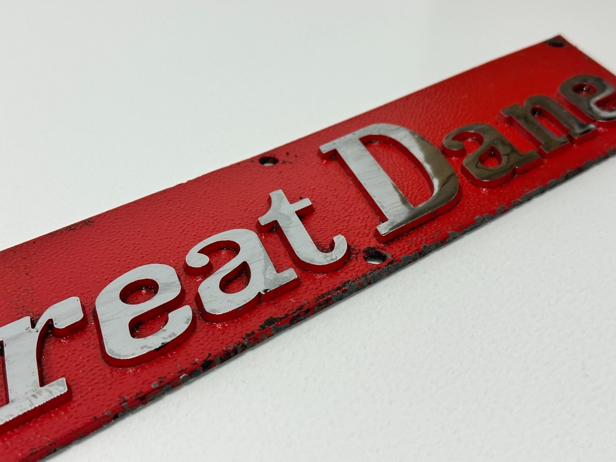 ビンテージサイン　『CHASSE GARDEE』 Vintage Great Dane Red/Chrome Tractor Trailer Emblem Badge Antique