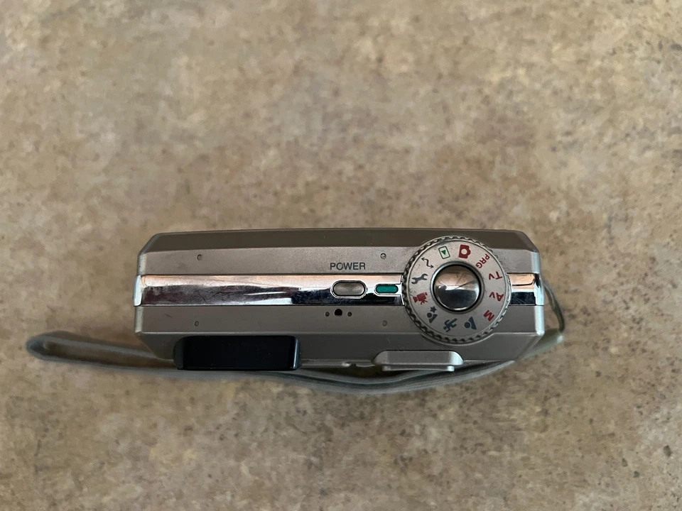 CÂMERA DIGITAL TOSHIBA PDR-5300 5MP ZOOM ÓPTICO 3X SEM BATERIA NÃO TESTADA K2-1(7) - Imagem 2 de 4