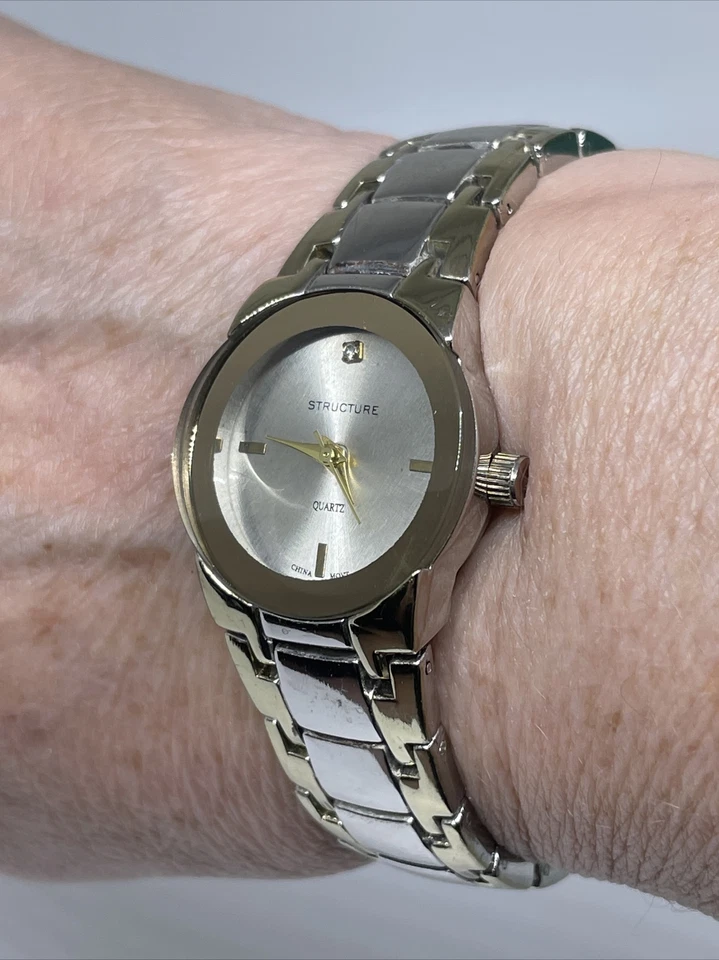 Reloj con correa de dos tonos cara redonda estructura damas Foto 4 de 4