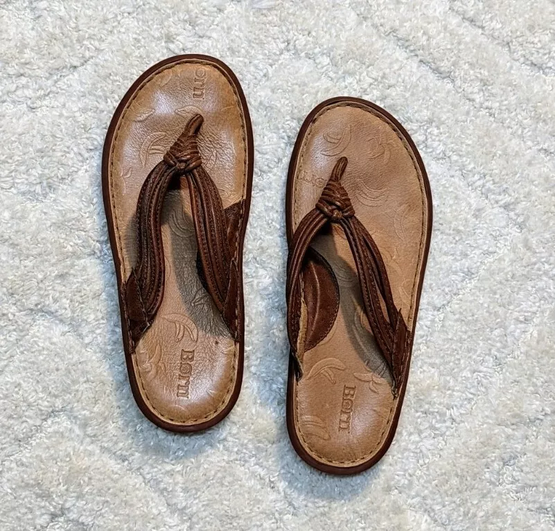 Born leather flip best sale flops
