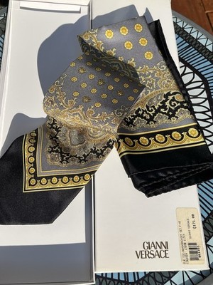 New GIANNI VERSACE VINTAGE '90s BAROQUE MEDUSA HEAD TIE & HANDKERCHIEF Bag Box