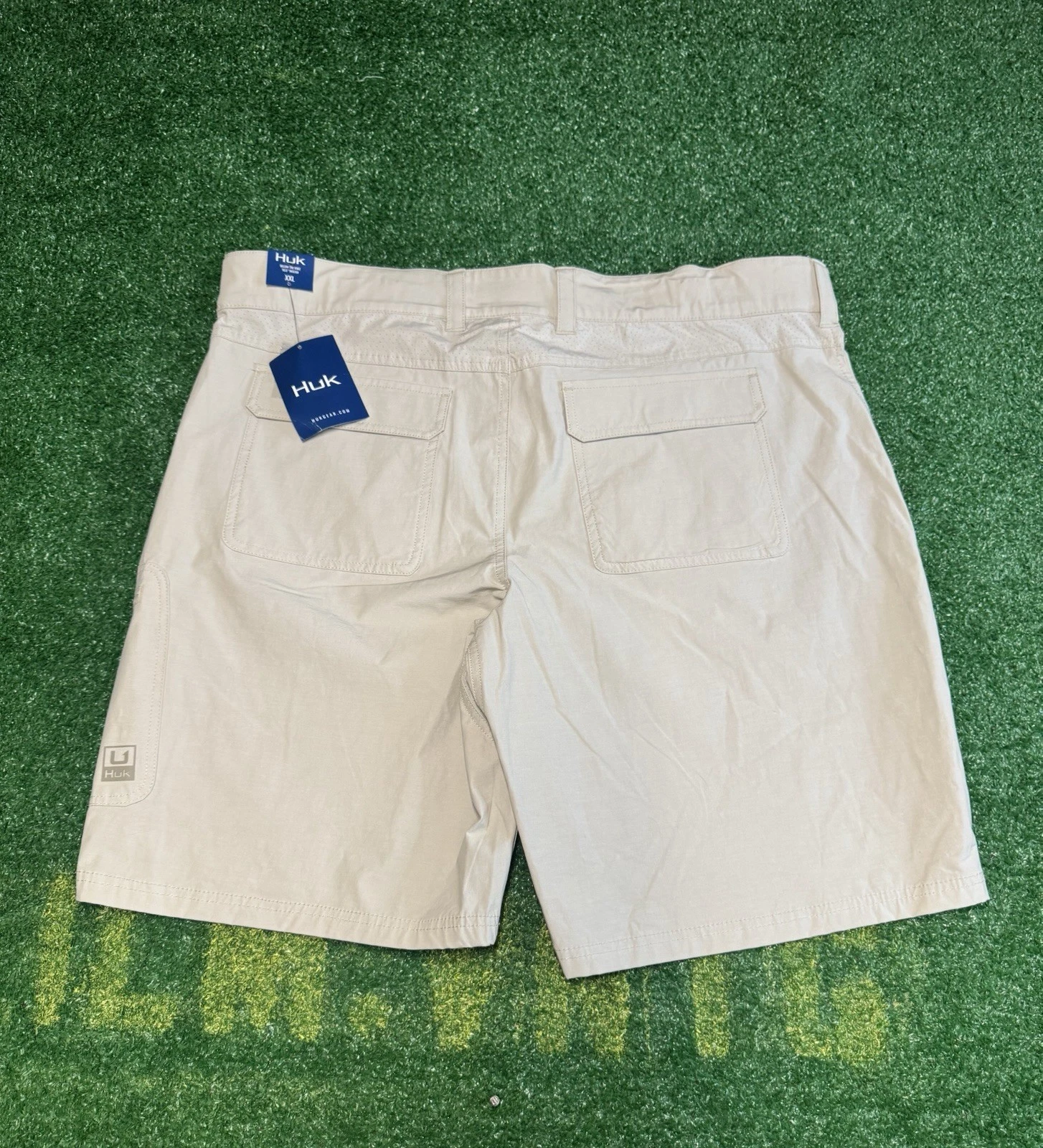 Huk Men's Fishing Shorts Below The Knee Length XXL 10.5” Inseam Tan Cream