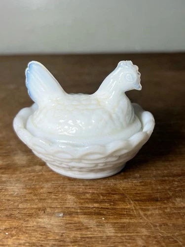 Vintage Westmoreland Milk Glass Mini Hen On Nest Salt Cellar Dip Marked