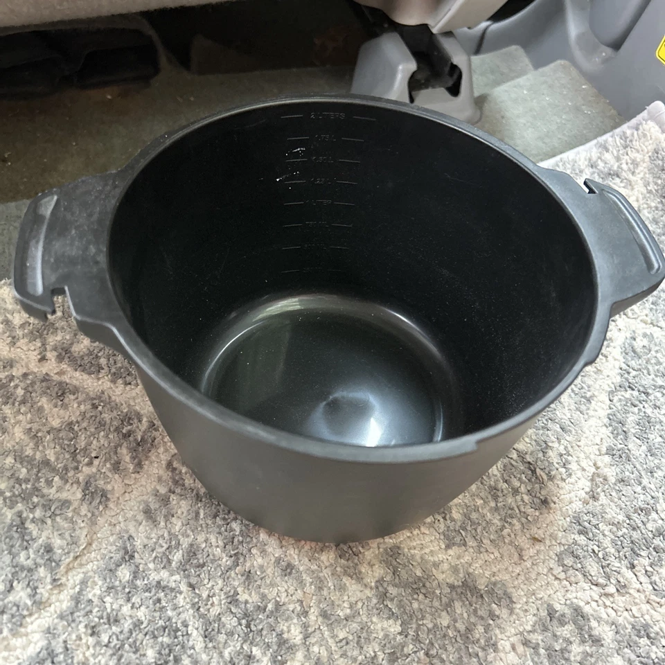 Pampered Chef 2 QT 8 cup MICRO-COOKER Bowl w/ Lid - Image 2 of 4