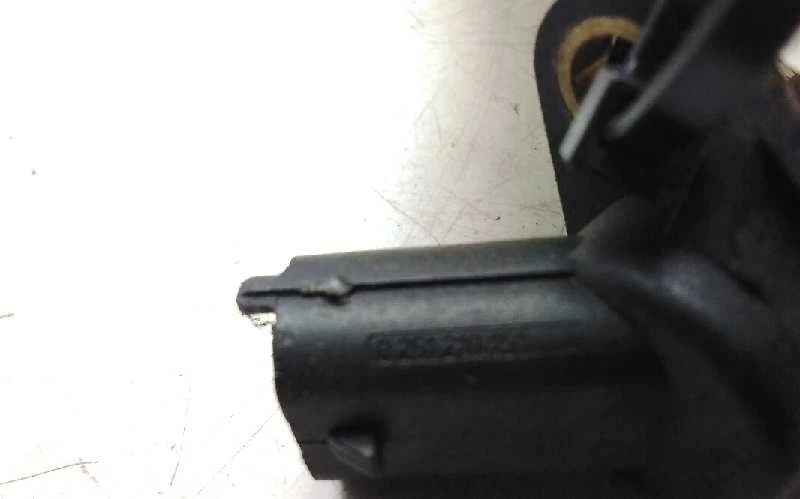 0251210151 CRANKSHAFT SENSOR / 1586050 FOR OPEL CORSA C COMFORT - Image 2 of 4