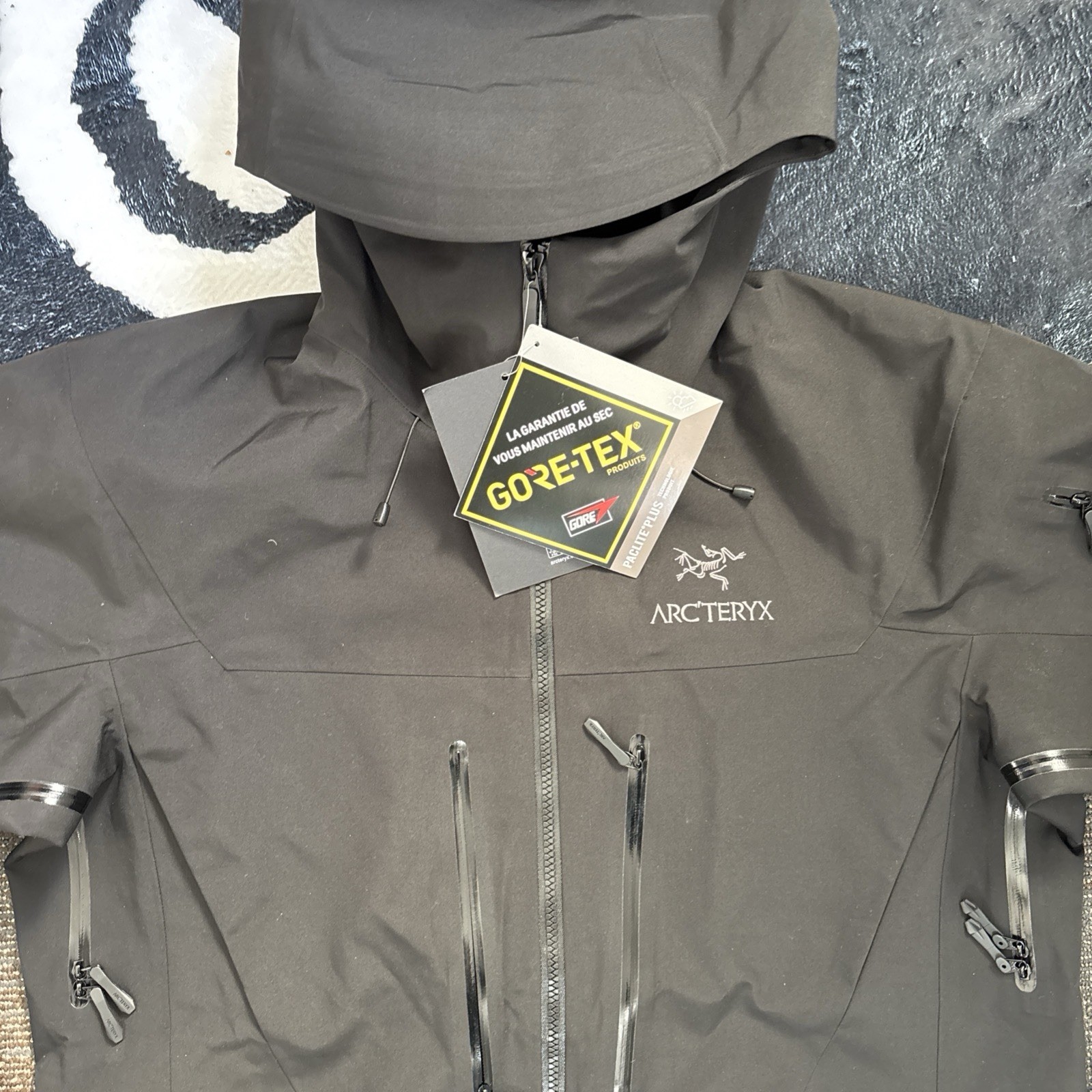 Arc'teryx Water Resistant GORE-TEX Pro Men's Black Rain Jacket Size L thumbnail 2