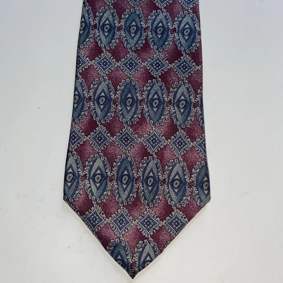 Corbata italiana Johnny Carson 100 % seda hecha en EE. UU. - medallón rojo - 54" L 3,5" W Foto 2 de 4