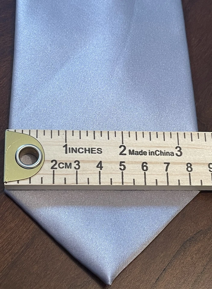 Geoffrey Beene Gray Hand Made 100% Polyester Men’s Neck Tie Made In China - Image 4 of 4