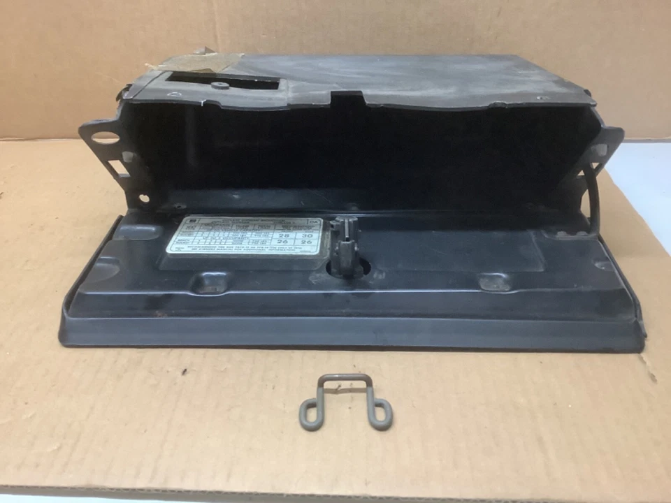 Oldsmobile Cutlass Supreme 1975-1977 guantera y puerta de guantes OEM 410531 Foto 3 de 4