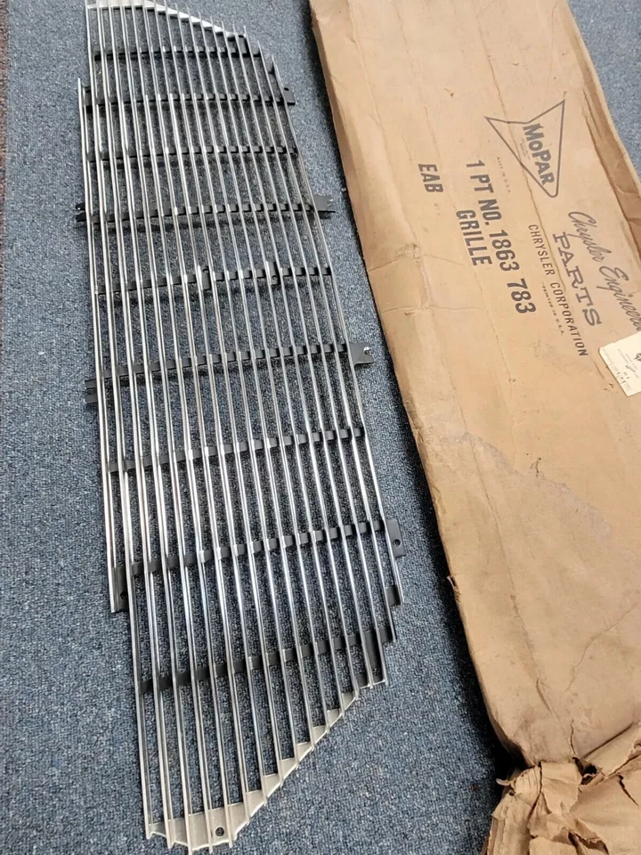 Chrysler New Yorker 1960 parachoques delantero parrilla central cromada 1863783 nuevo de lote nuevo Foto 2 de 3