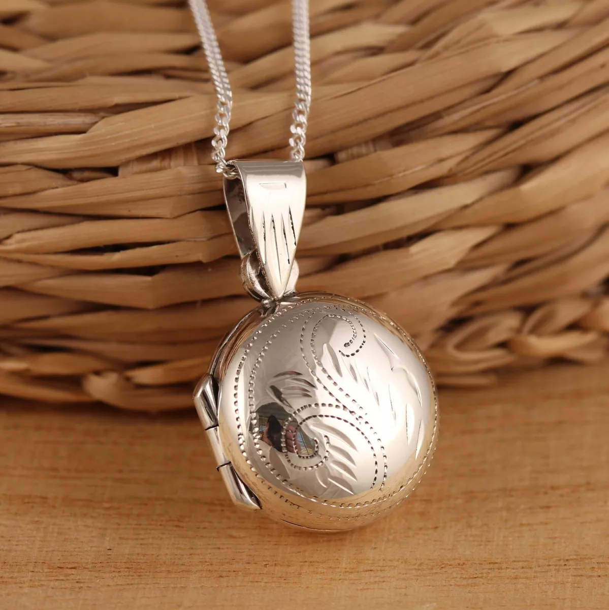 Picture hotsell engraved necklace