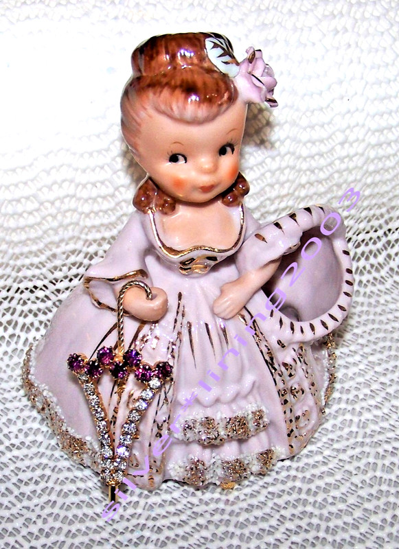 2 items VICTORIAN LADY + RHINESTONE PIN / BROOCH UNBRELLS FIGURINE