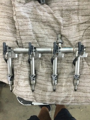 2017-2022 VOLVO XC90 FUEL INJECTION MOULDING RAMP ASSY FUEL RAIL OEM 31478555
