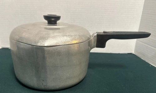 VTG Wagner Ware Sydney O Magnalite 4 QT Sauce Pot 4684-M With Lid Double Spouts