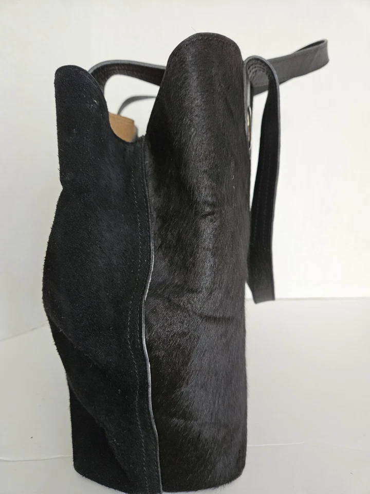 Cartera de cuero negra River Island con piel negra, borde interior marrón/dorado/herrajes Foto 3 de 4