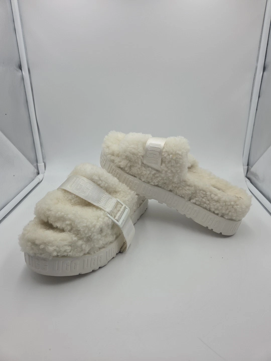 UGG sandalo pantofola donna taglia 8 5 Fluffita slide bianco