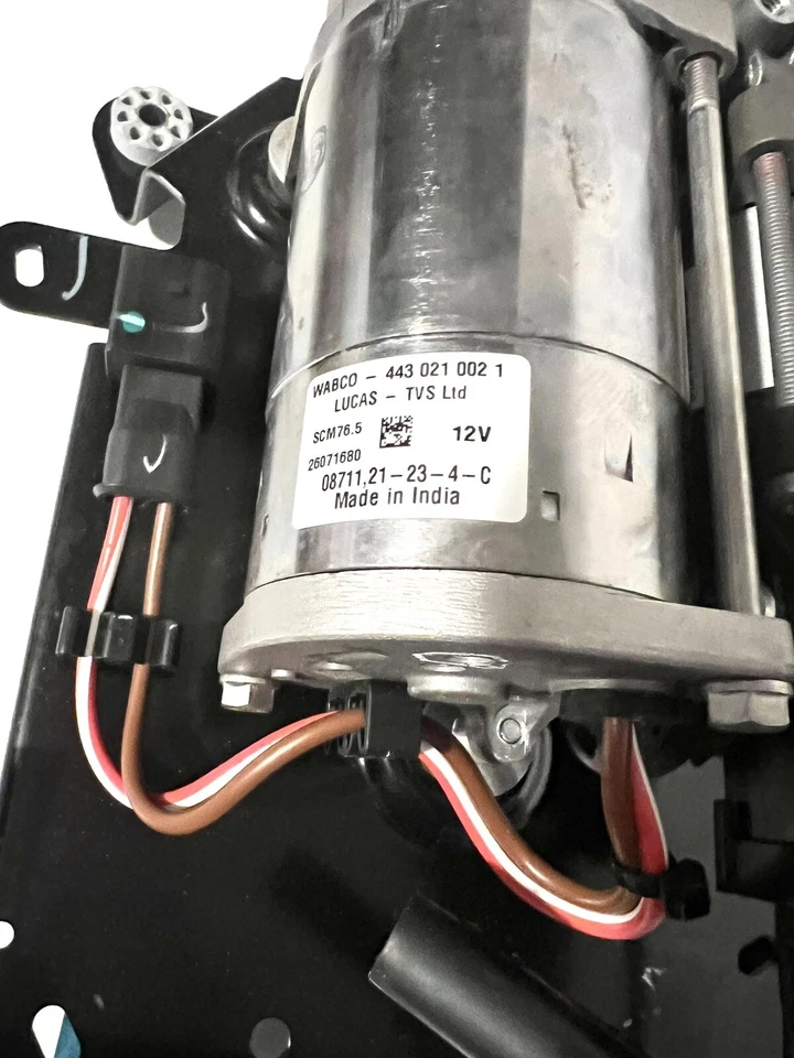 BMW iX AIR COMPRESSOR 37205A45100 W/SOLENOID 4725530110 minor tab DAMAGE 22-25 - Image 3 of 4