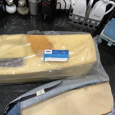 Nos 1977 ford thunderbird arm rest cover and pad D7SZ-60644A18-AEB blue 