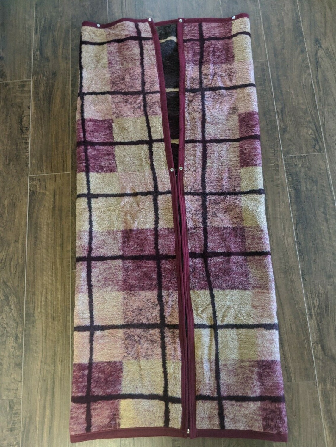 Vintage Biederlack Aurora Cuddle Wrap Red Check Soft Blanket Snap